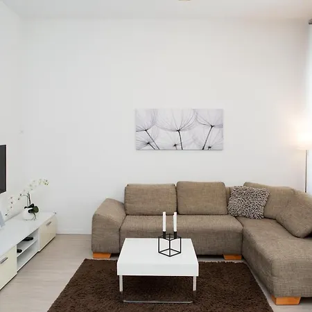 Apartment Stylish At Station *
