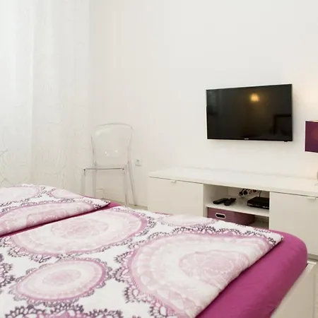 Stylish At Station Apartment