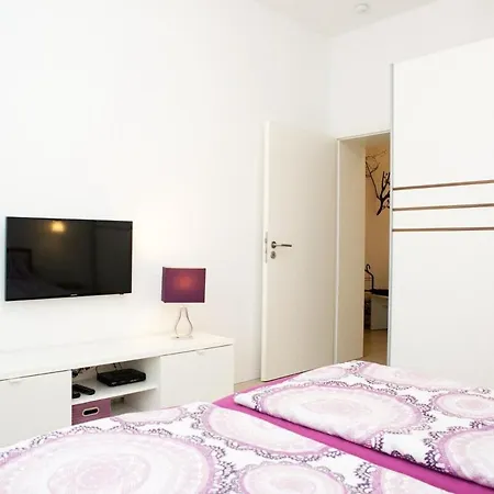 Stylish At Station * Düsseldorf