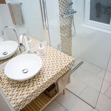 Stylish At Station Appartement