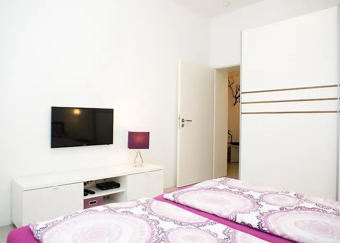 Stylish At Station * Düsseldorf